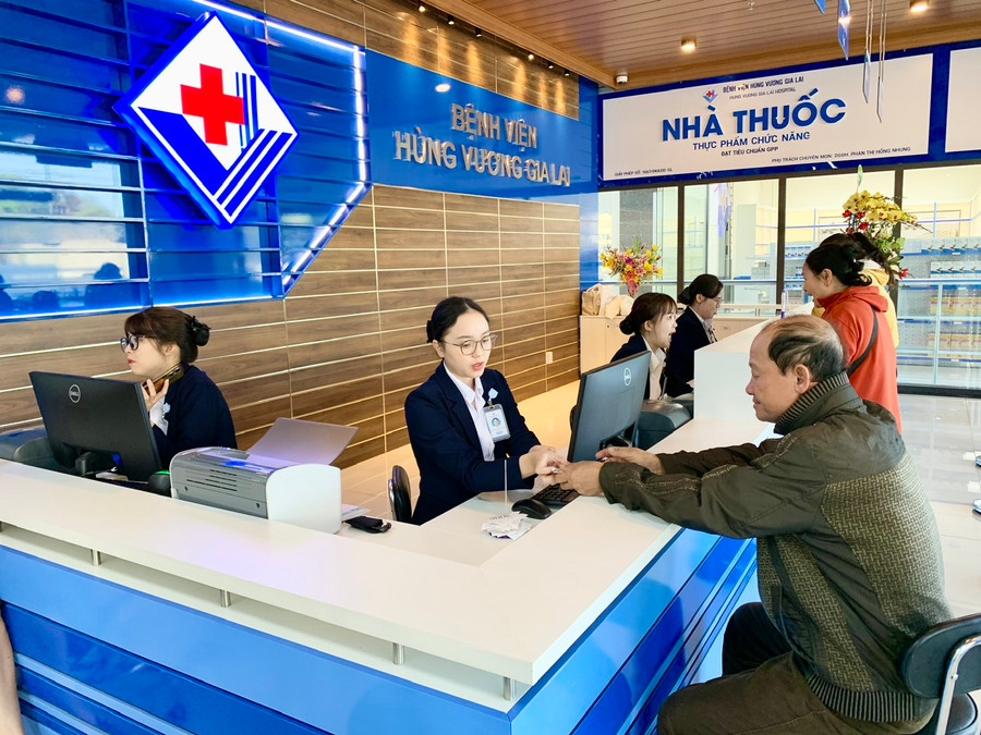 Trong buổi sáng đầu tiên đi vào hoạt động (13-2), Bệnh viện Hùng Vương Gia Lai đã đón tiếp trên 100 lượt bệnh nhân đến khám chữa bệnh. Ảnh: Như Nguyện Trong buổi sáng đầu tiên đi vào hoạt động (13-2), Bệnh viện Hùng Vương Gia Lai đã đón tiếp trên 100 lượt bệnh nhân đến khám chữa bệnh. Ảnh: Như Nguyện