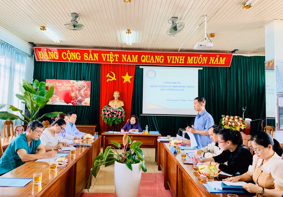 Quang cảnh buổi giám sát của đoàn giám sát của Thường trực HĐND tỉnh Gia Lai tại Bệnh viện Lao và bệnh phổi Gia Lai. Ảnh: Như Nguyện