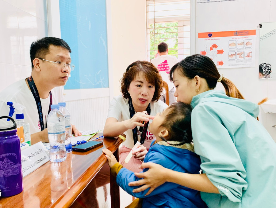 Chương trình dự kiến khám sàng lọc cho khoảng 150 đến 200 trẻ và tiến hành phẫu thuật miễn phí cho khoảng 100 trẻ bị dị tật. Ảnh: Như Nguyện