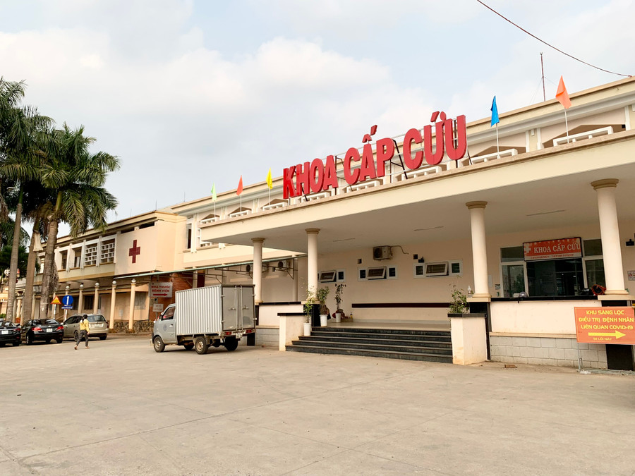 Bệnh nhân M. được người dân đưa vào cấp cứu tại Khoa Cấp cứu (Bệnh viện Đa khoa Gia Lai) chiều 16-4. Ảnh: Như Nguyện Bệnh nhân M. được người dân đưa vào cấp cứu tại Khoa Cấp cứu (Bệnh viện Đa khoa Gia Lai) chiều 16-4. Ảnh: Như Nguyện