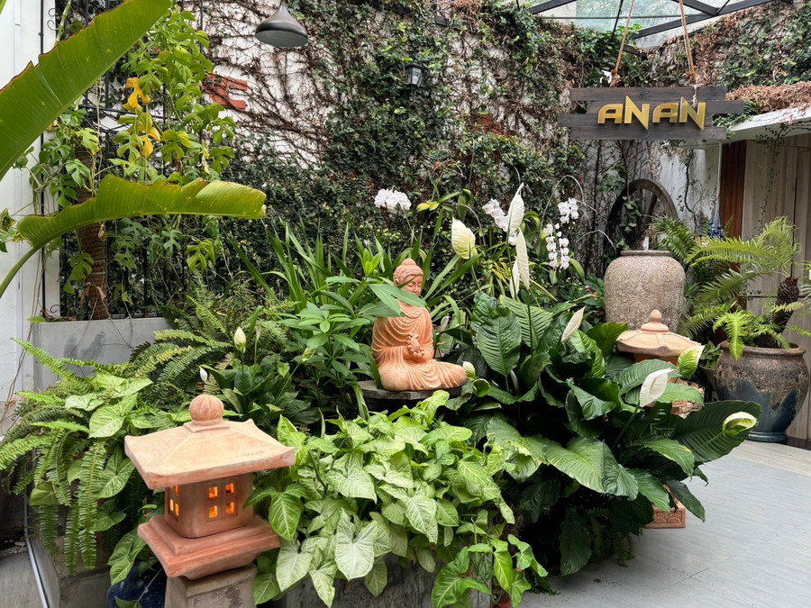 Ấn tượng đầu tiên khi khách hàng đến với An An Spa đó là không gian thoáng mát và được xanh hóa với các góc thiết kế kết hợp giao thoa giữa văn hóa truyền thống Việt Nam với các nền văn hóa khác. Ấn tượng đầu tiên khi khách hàng đến với An An Spa đó là không gian thoáng mát và được xanh hóa với các góc thiết kế kết hợp giao thoa giữa văn hóa truyền thống Việt Nam với các nền văn hóa khác.