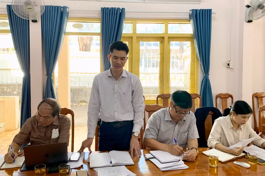 Tiến sĩ Bùi Khánh Toàn-Phó Viện trưởng Viện Vệ sinh dịch tễ Tây Nguyên phát biểu tại buổi làm việc. Ảnh: Như Nguyện