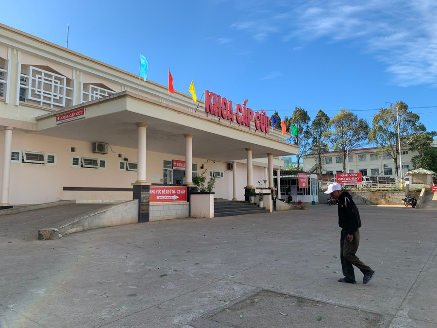 Nội dung clip quay tại Bệnh viện Đa khoa Gia Lai về cảnh xe từ ngoài vào đón bệnh nhân mới sinh mổ về bị cản trở, đe dọa gây bức xúc trong dư luận những ngày qua. Ảnh: N.Y