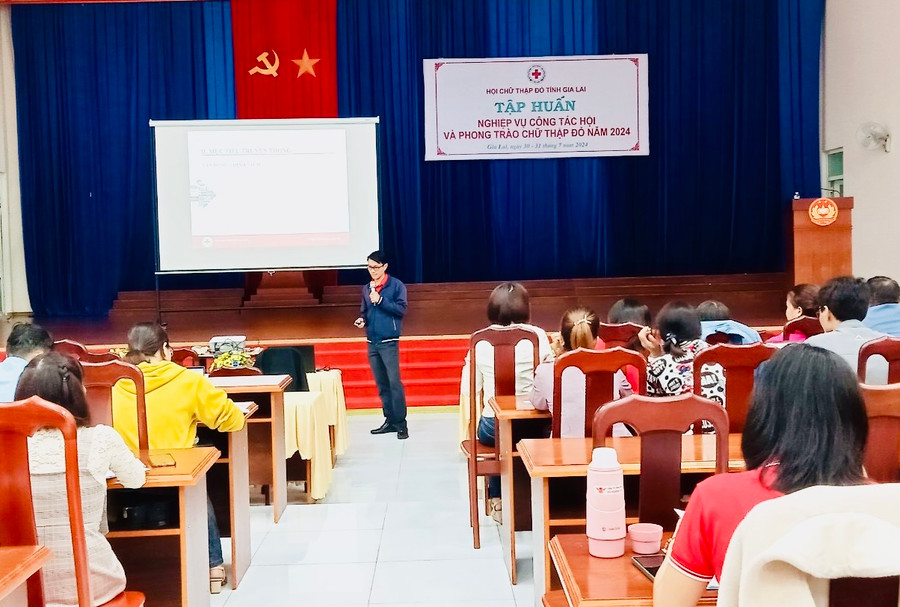 Quang cảnh lớp tập huấn nghiệp vụ công tác Hội và phong trào Chữ thập đỏ do Hội Chữ thập đỏ tỉnh Gia Lai tổ chức. Ảnh: Như Nguyện