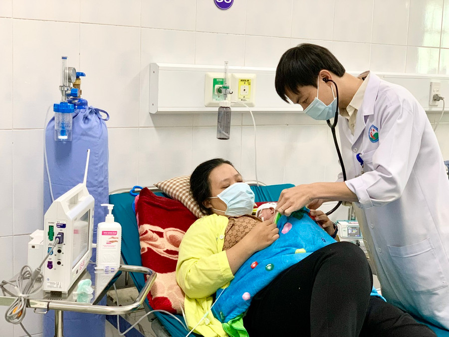 Các đơn vị y tế đã xây dựng phương án thường trực, dự trữ cơ số thuốc, dịch truyền, vật tư, hoá chất, bố trí cơ số giường bệnh để sẵn sàng đáp ứng, đảm bảo tốt công tác thu dung điều trị dịp Tết. Ảnh: Như Nguyện Các đơn vị y tế đã xây dựng phương án thường trực, dự trữ cơ số thuốc, dịch truyền, vật tư, hoá chất, bố trí cơ số giường bệnh để sẵn sàng đáp ứng, đảm bảo tốt công tác thu dung điều trị dịp Tết. Ảnh: Như Nguyện