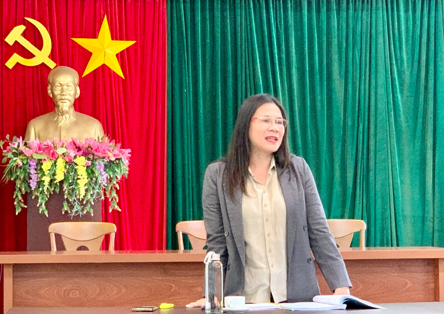 Bà Võ Thị Bảo Ngân-Phó Trưởng ban Văn hóa-Xã hội HĐND tỉnh, Tổ phó tổ giám sát phát biểu tại buổi giám sát. Ảnh: Như Nguyện