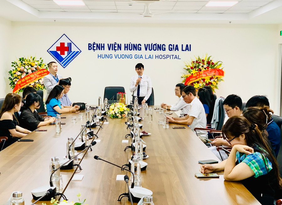 Ông Nguyễn Thi –Phó Tổng Giám đốc thường trực Bệnh viện Hùng Vương Gia Lai, địa diện lãnh đạo bệnh viện gặp mặt các cơ quan báo chí nhân 99 năm Ngày Báo chí cách mạng Việt nam 21-6. Ảnh: Như Nguyện Ông Nguyễn Thi –Phó Tổng Giám đốc thường trực Bệnh viện Hùng Vương Gia Lai, địa diện lãnh đạo bệnh viện gặp mặt các cơ quan báo chí nhân 99 năm Ngày Báo chí cách mạng Việt nam 21-6. Ảnh: Như Nguyện