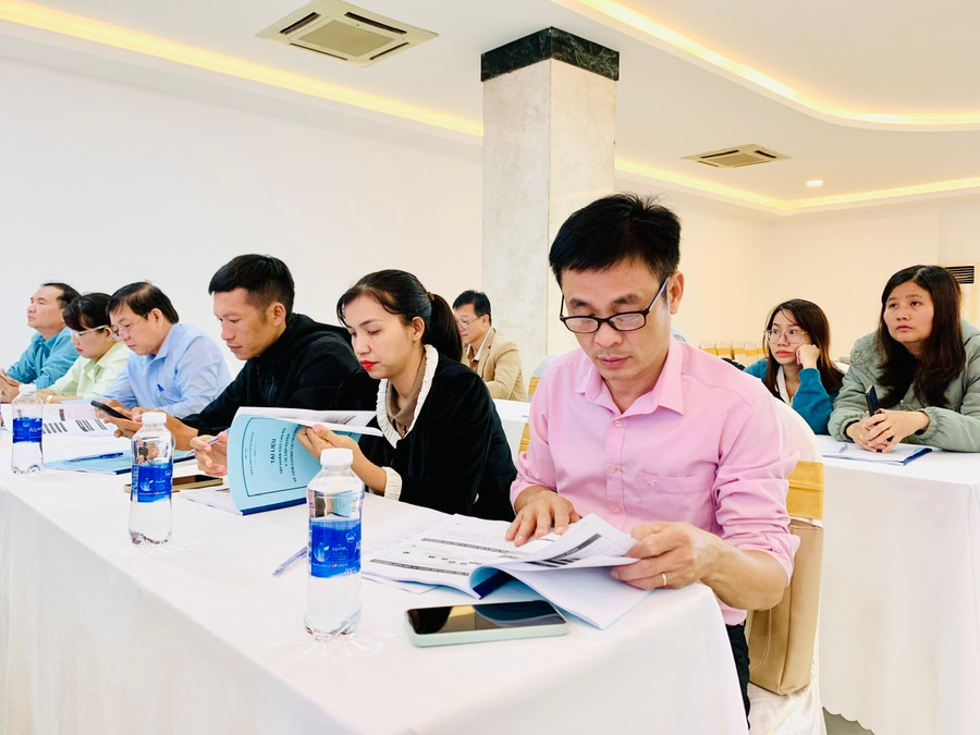 Trên 50 người là lãnh đạo Trung tâm Y tế, cán bộ chuyên trách công tác tiêm chủng các huyện, thị xã, thành phố trên địa bàn tỉnh Gia Lai tham gia tập huấn. Ảnh: Như Nguyện Trên 50 người là lãnh đạo Trung tâm Y tế, cán bộ chuyên trách công tác tiêm chủng các huyện, thị xã, thành phố trên địa bàn tỉnh Gia Lai tham gia tập huấn. Ảnh: Như Nguyện