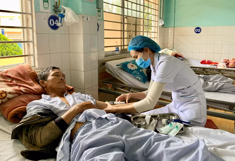 Bệnh viện Đa khoa tỉnh Gia Lai hiện còn 307 bệnh nhân đang điều trị tại bệnh viện không thể về nhà đón Tết. Ảnh: Như Nguyện