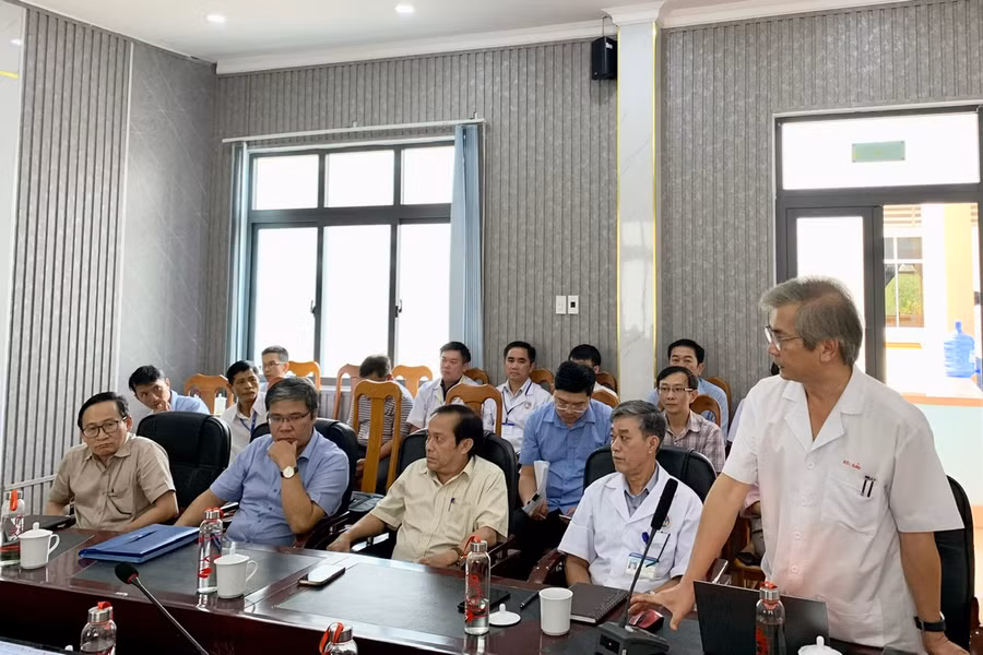 Ông Nguyễn Đăng Bảo-Phó Giám đốc phụ trách Bệnh viện Đa khoa tỉnh phát biểu tại buổi làm việc. Ảnh: Như Nguyện