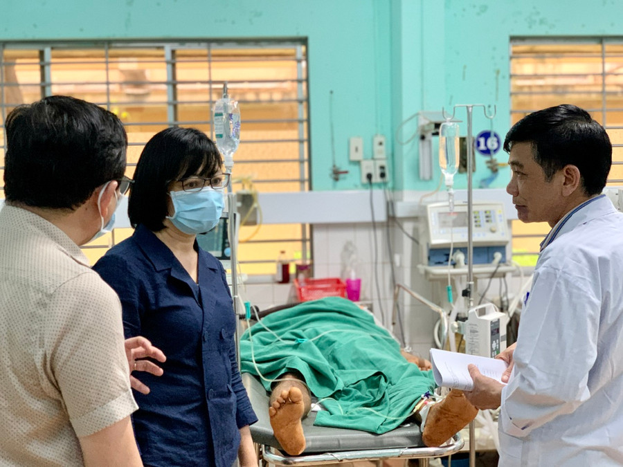 Phó Chủ tịch UBND tỉnh Nguyễn Thị Thanh Lịch kiểm tra cơ sở vật chất, trang thiết bị tại Bệnh viện Đa khoa tỉnh. Ảnh: Như Nguyện Phó Chủ tịch UBND tỉnh Nguyễn Thị Thanh Lịch kiểm tra cơ sở vật chất, trang thiết bị tại Bệnh viện Đa khoa tỉnh. Ảnh: Như Nguyện