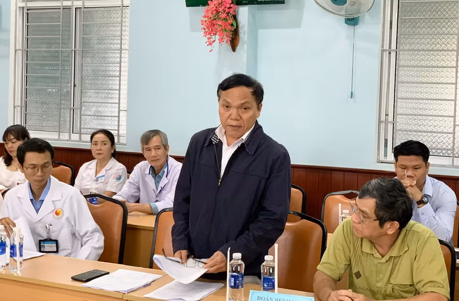 Bác sĩ Mai Minh Hiền-Giám đốc Bệnh viện Lao và bệnh phổi Gia Lai kiến nghị tại buổi giám sát. Ảnh: Như Nguyện