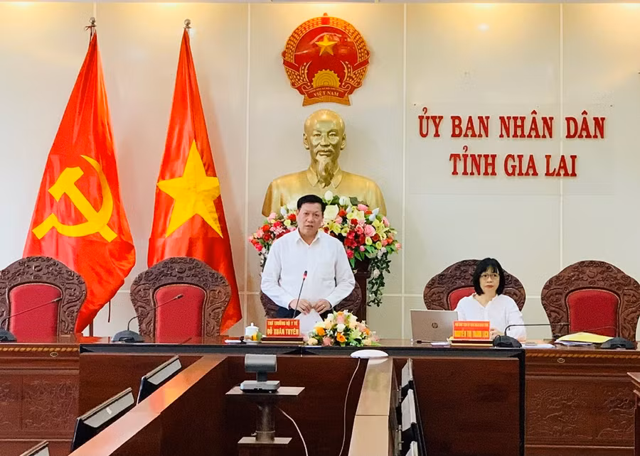 Ông Đỗ Xuân Tuyên-Thứ Trưởng Thường trực Bộ Y tế phát biểu tại buổi làm việc. Ảnh: Như Nguyện