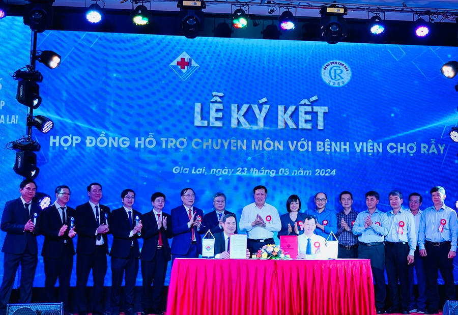 Bệnh viện Hùng Vương Gia Lai ký kết hợp đồng hỗ trợ chuyên môn với các Bệnh viện tuyến Trung ương. Ảnh: Như Nguyện Bệnh viện Hùng Vương Gia Lai ký kết hợp đồng hỗ trợ chuyên môn với các Bệnh viện tuyến Trung ương. Ảnh: Như Nguyện
