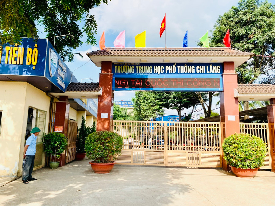 Đến chiều 17-6, chỉ còn 1 học sinh Trường THPT Chi Lăng nằm viện điều trị do nghi ngờ ngộ độc thực phẩm. Ảnh: Như Nguyện Đến chiều 17-6, chỉ còn 1 học sinh Trường THPT Chi Lăng nằm viện điều trị do nghi ngờ ngộ độc thực phẩm. Ảnh: Như Nguyện