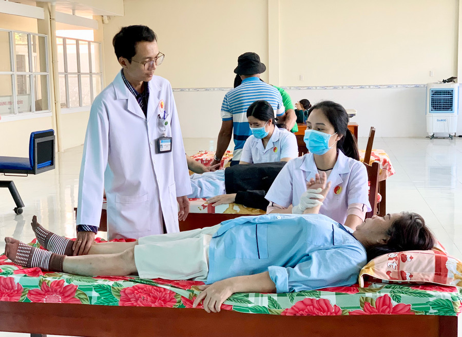 Bệnh viện Y dược cổ truyền-Phục hồi chức năng kết hợp y học cổ truyền với y học hiện đại trong khám chữa bệnh cho người dân. Ảnh: Như Nguyện Bệnh viện Y dược cổ truyền-Phục hồi chức năng kết hợp y học cổ truyền với y học hiện đại trong khám chữa bệnh cho người dân. Ảnh: Như Nguyện