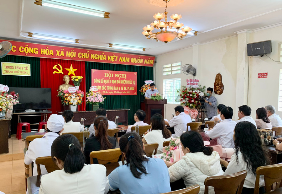 Quang cảnh Lễ công bố Quyết định bổ nhiệm Giám đốc Trung tâm Y tế TP. Pleiku. Ảnh: Như Nguyện Quang cảnh Lễ công bố Quyết định bổ nhiệm Giám đốc Trung tâm Y tế TP. Pleiku. Ảnh: Như Nguyện