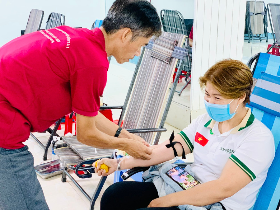 Ban tổ chức đã tiếp nhận 470 đơn vị máu an toàn, tăng hơn 20 đơn vị máu so với kế hoạch đề ra. Ảnh: Như Nguyện Ban tổ chức đã tiếp nhận 470 đơn vị máu an toàn, tăng hơn 20 đơn vị máu so với kế hoạch đề ra. Ảnh: Như Nguyện