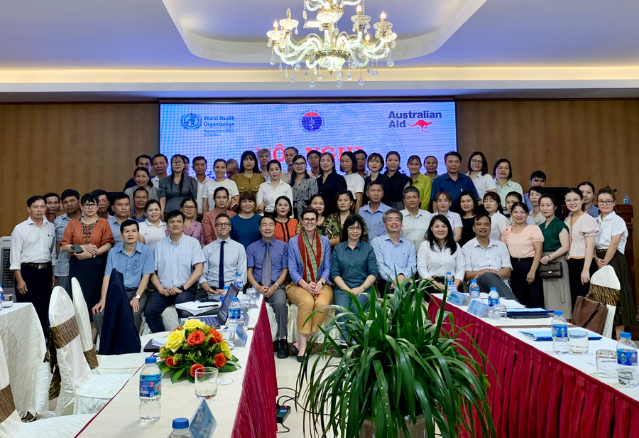 Các đại biểu chụp ảnh lưu niệm tại hội nghị. Ảnh: Như Nguyện