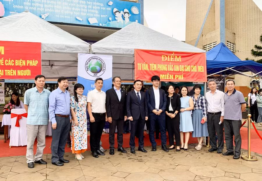 Đại diện lãnh đạo các bộ, ngành Trung ương, đại diện các tổ chức quốc tế, lãnh đạo tỉnh Gia Lai cam kết chung tay phòng-chống bệnh dại. Ảnh: Như Nguyện