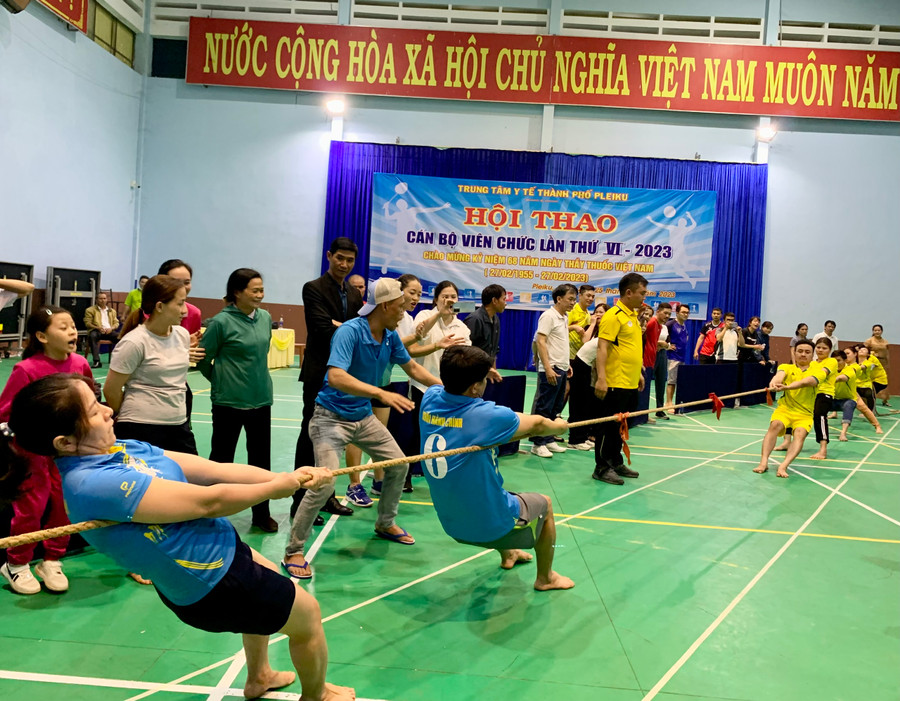 Tham gia hội thao có 6 đội với hơn 100 vận động viên là cán bộ, công chức, viên chức và người lao động đang làm việc tại Trung tâm Y tế TP. Pleiku. Ảnh: Như Nguyện Tham gia hội thao có 6 đội với hơn 100 vận động viên là cán bộ, công chức, viên chức và người lao động đang làm việc tại Trung tâm Y tế TP. Pleiku. Ảnh: Như Nguyện