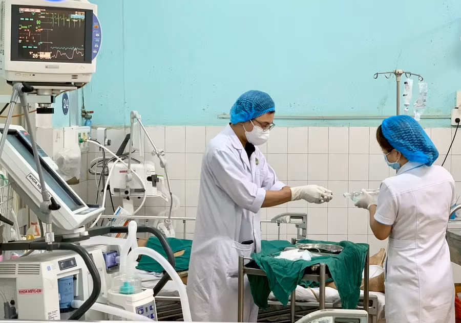 Việc nhân viên y tế nghỉ việc, thôi việc gây thiếu nhân lực y tế tại các bệnh viện công và ảnh hưởng đến chất lượng chăm sóc sức khỏe người dân. Ảnh: Như Nguyện