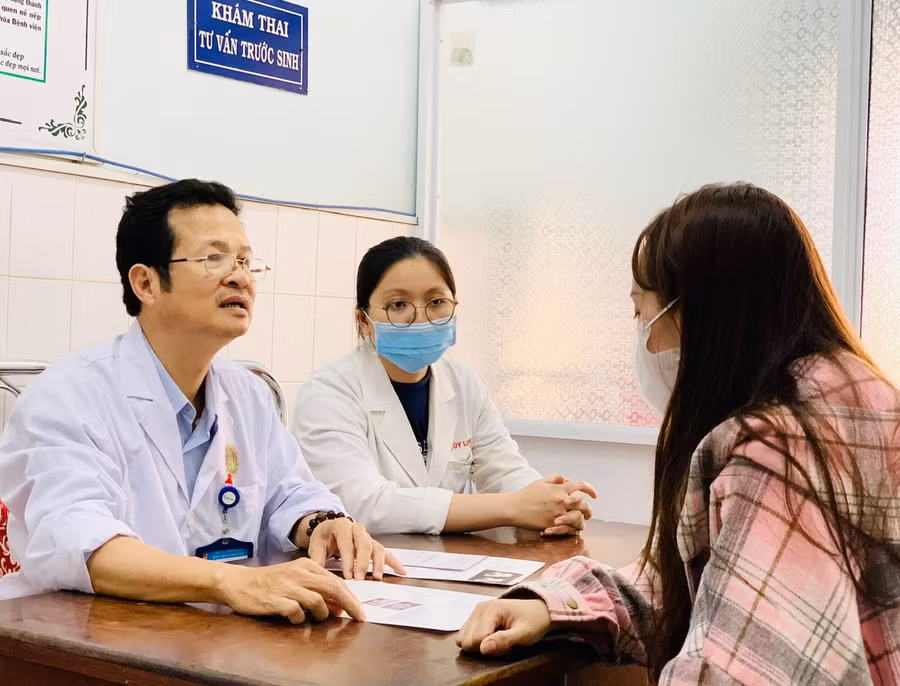 Người dân tham gia BHYT để được chăm sóc sức khỏe một cách tốt nhất. Ảnh: Như Nguyện