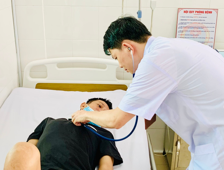 Tuần qua, số ca mắc sốt xuất huyết gia tăng gần gấp đôi với với tuần trước đó. Ảnh: Như Nguyện Tuần qua, số ca mắc sốt xuất huyết gia tăng gần gấp đôi với với tuần trước đó. Ảnh: Như Nguyện