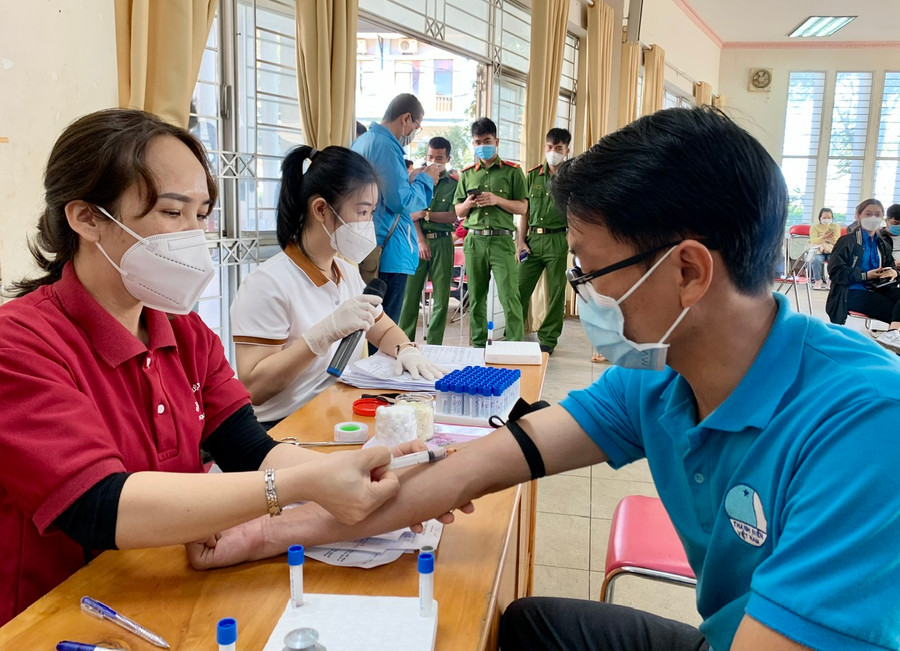 Phong trào hiến máu tình nguyện tại tỉnh Gia Lai được tổ chức hiệu quả, thu hút đông đảo các tầng lớp nhân dân tham gia hiến máu. Ảnh: Như Nguyện Phong trào hiến máu tình nguyện tại tỉnh Gia Lai được tổ chức hiệu quả, thu hút đông đảo các tầng lớp nhân dân tham gia hiến máu. Ảnh: Như Nguyện