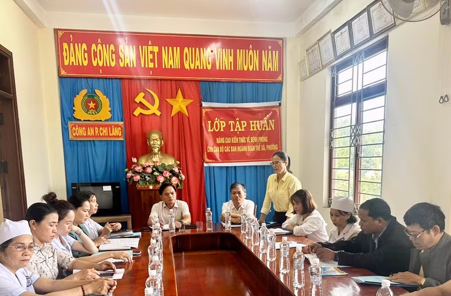 Tập huấn nâng cao kiến thức về bệnh phong cho cán bộ các ban, ngành, đoàn thể phường Chi Lăng, TP. Pleiku. Ảnh: Như Nguyện
