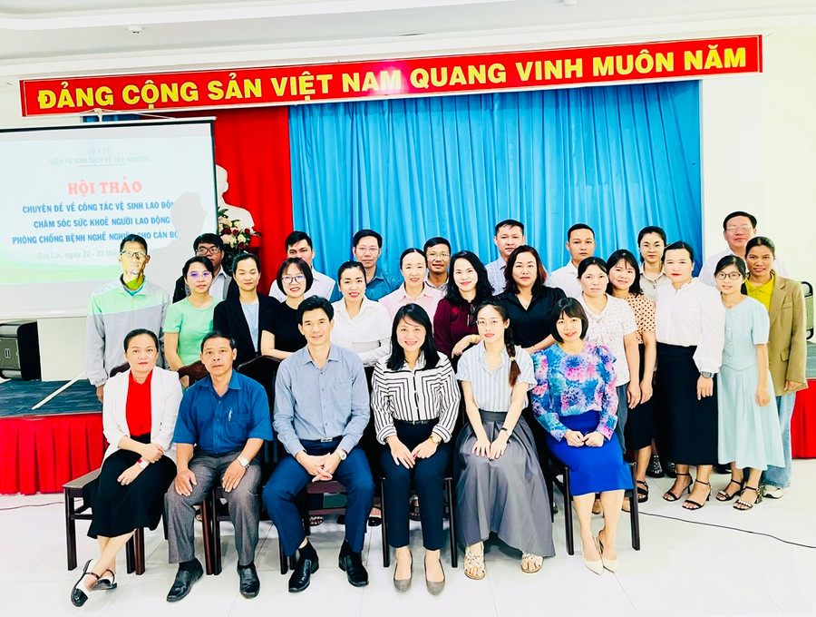 Hội thảo chuyên đề về công tác vệ sinh lao động, chăm sóc sức khỏe người lao động, phòng- chống bệnh nghề nghiệp do Viện Vệ sinh dịch tễ Tây Nguyên tổ chức tại TP. Pleiku trong 2 ngày 22 và 23-8. Ảnh: Như Nguyện Hội thảo chuyên đề về công tác vệ sinh lao động, chăm sóc sức khỏe người lao động, phòng- chống bệnh nghề nghiệp do Viện Vệ sinh dịch tễ Tây Nguyên tổ chức tại TP. Pleiku trong 2 ngày 22 và 23-8. Ảnh: Như Nguyện