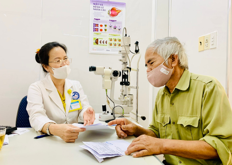 Việc kê đơn thuốc điện tử tại Trung tâm Y tế TP. Pleiku góp phần nâng cao chất lượng khám chữa bệnh, mang đến sự tiện lợi cho các y, bác sĩ và sự hài lòng cho người bệnh. Ảnh: Như Nguyện Việc kê đơn thuốc điện tử tại Trung tâm Y tế TP. Pleiku góp phần nâng cao chất lượng khám chữa bệnh, mang đến sự tiện lợi cho các y, bác sĩ và sự hài lòng cho người bệnh. Ảnh: Như Nguyện