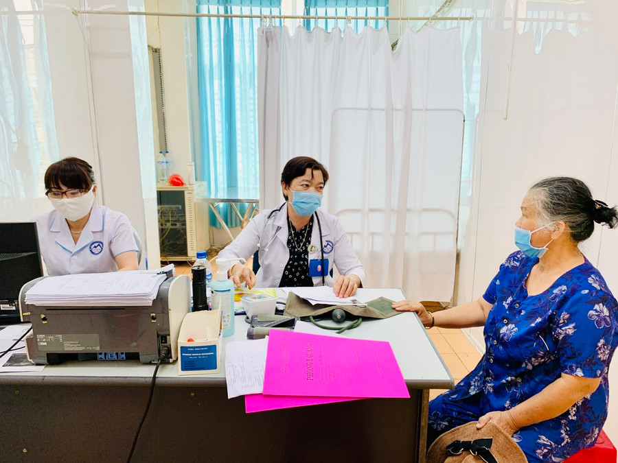 Hiện nay Trung tâm Y tế TP. Pleiku đã triển khai thực hiện việc kê đơn thuốc điện tử đồng bộ từ bệnh viện tới 22 trạm y tế xã, phường trên địa bàn thành phố. Ảnh: Như Nguyện Hiện nay Trung tâm Y tế TP. Pleiku đã triển khai thực hiện việc kê đơn thuốc điện tử đồng bộ từ bệnh viện tới 22 trạm y tế xã, phường trên địa bàn thành phố. Ảnh: Như Nguyện