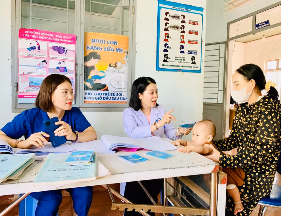 Ước tính trong đợt 1 năm 2024, toàn tỉnh sẽ có khoảng 150.000 trẻ trong độ tuổi được bổ sung Vitamin A, tẩy giun và cân đo. Ảnh: Như Nguyện