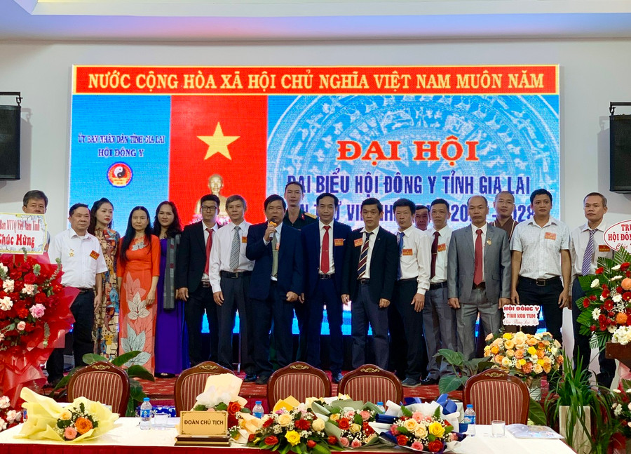 Ban Chấp hành Hội Đông y tỉnh khóa VII, nhiệm kỳ 2023-2028 ra mắt tại đại hội. Ảnh: Như Nguyện Ban Chấp hành Hội Đông y tỉnh khóa VII, nhiệm kỳ 2023-2028 ra mắt tại đại hội. Ảnh: Như Nguyện