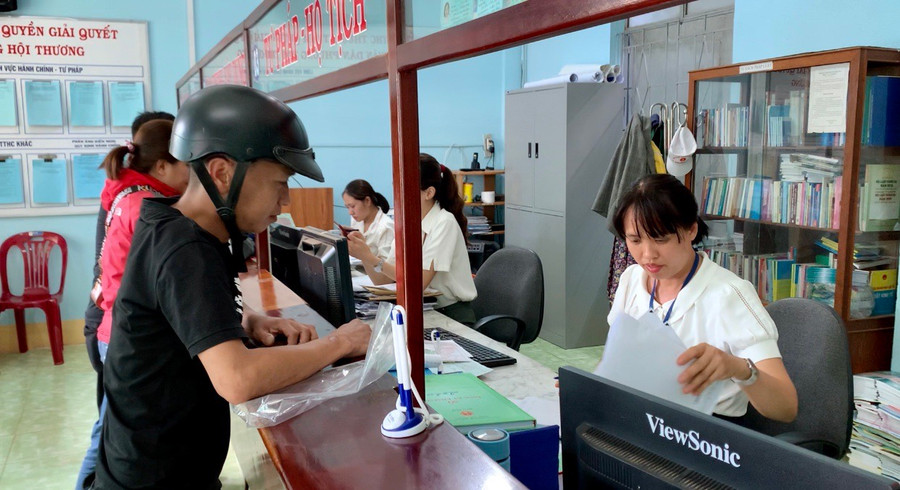 BHXH Gia Lai sẽ tiến hành chi trả lương hưu, trợ cấp BHXH theo mức hưởng mới từ ngày 14-8. Ảnh: Như Nguyện BHXH Gia Lai sẽ tiến hành chi trả lương hưu, trợ cấp BHXH theo mức hưởng mới từ ngày 14-8. Ảnh: Như Nguyện