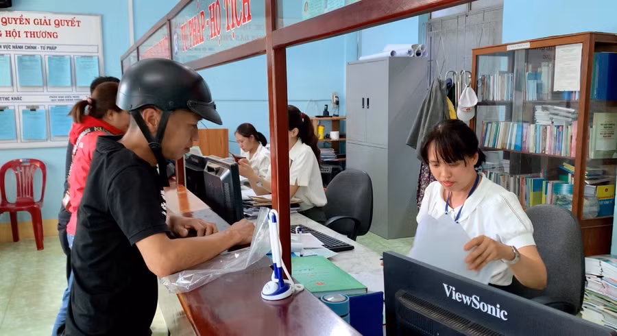 BHXH Gia Lai sẽ tiến hành chi trả lương hưu, trợ cấp BHXH theo mức hưởng mới từ ngày 14-8. Ảnh: Như Nguyện