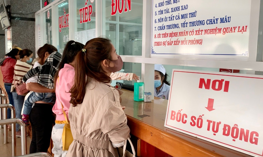 Người dân đăng ký khám chữa bệnh tại Bệnh viện Nhi Gia Lai. Ảnh: Như Nguyện Người dân đăng ký khám chữa bệnh tại Bệnh viện Nhi Gia Lai. Ảnh: Như Nguyện