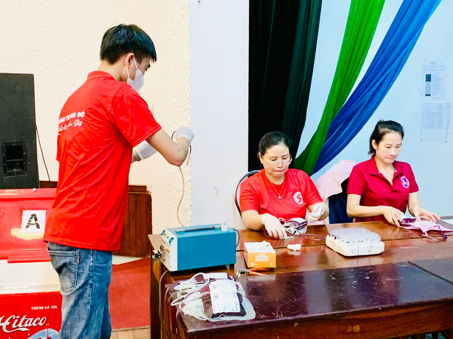 Kết quả, Ban tổ chức đã thu được 580 đơn vị máu an toàn, vượt 80 đơn vị máu so với chỉ tiêu đề ra. Ảnh: Như Nguyện Kết quả, Ban tổ chức đã thu được 580 đơn vị máu an toàn, vượt 80 đơn vị máu so với chỉ tiêu đề ra. Ảnh: Như Nguyện