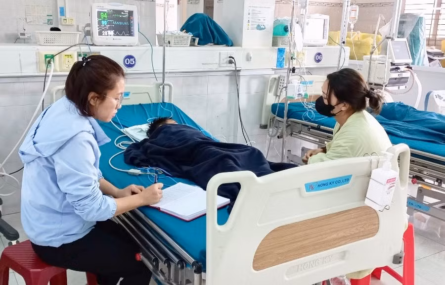 Qua điều trị, cháu Rơ Mah Đức đã ổn định và đang được tiếp tục theo dõi, điều trị tại Khoa Hồi sức tích cực chống độc (Bệnh viện Nhi tỉnh Gia Lai). Ảnh: Như Nguyện Qua điều trị, cháu Rơ Mah Đức đã ổn định và đang được tiếp tục theo dõi, điều trị tại Khoa Hồi sức tích cực chống độc (Bệnh viện Nhi tỉnh Gia Lai). Ảnh: Như Nguyện