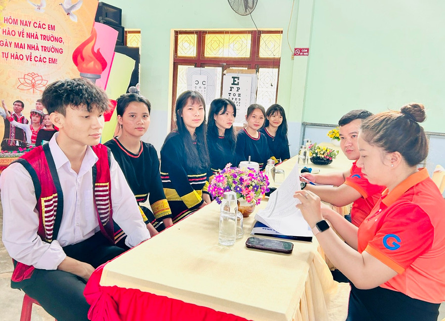 Bệnh viện Mắt Quốc tế Sài Gòn-Gia Lai cam kết chung tay bảo vệ đôi mắt sáng cho học sinh Gia Lai nói riêng và chăm sóc sức khỏe đôi mắt cho các bệnh nhân nói chung một cách tốt nhất. Ảnh: Như Nguyện Bệnh viện Mắt Quốc tế Sài Gòn-Gia Lai cam kết chung tay bảo vệ đôi mắt sáng cho học sinh Gia Lai nói riêng và chăm sóc sức khỏe đôi mắt cho các bệnh nhân nói chung một cách tốt nhất. Ảnh: Như Nguyện