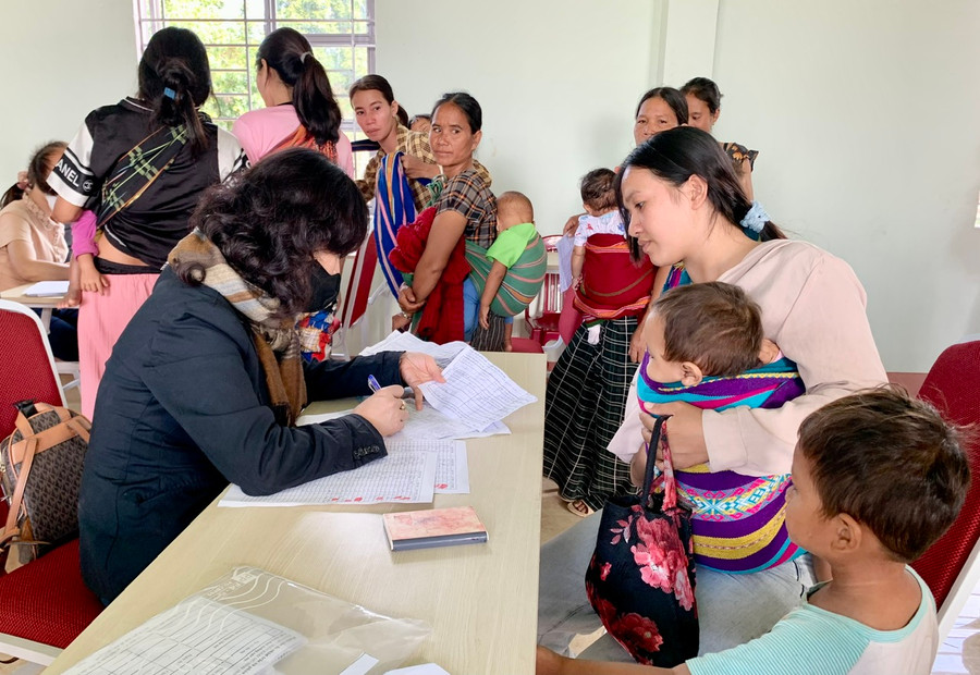 Chiến dịch bổ sung Vitamin A, tẩy giun và cân đo cho trẻ đợt 2 năm 2023 diễn ra trong tháng 12-2023. Ảnh: Như Nguyện Chiến dịch bổ sung Vitamin A, tẩy giun và cân đo cho trẻ đợt 2 năm 2023 diễn ra trong tháng 12-2023. Ảnh: Như Nguyện