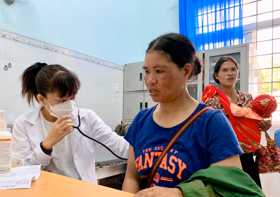 Gia Lai phấn đấu đến năm 2030, trên 95% người dân sử dụng dịch vụ chăm sóc ban đầu tại y tế cơ sở được bảo hiểm y tế chi trả. Ảnh: Như Nguyện