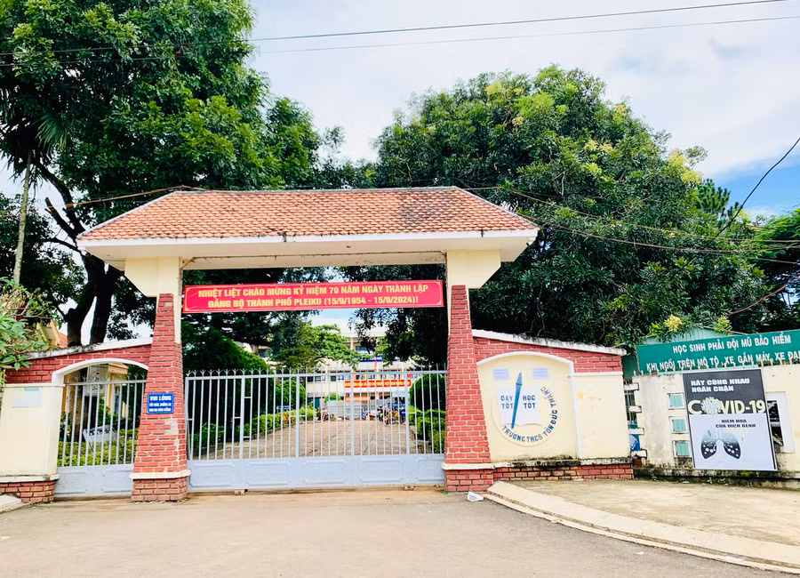 Trường THCS Tôn Đức Thắng, phường Thống Nhất, TP. Pleiku nơi xảy ra vụ nghi ngờ ngộ độc thực phẩm. Ảnh: Như Nguyện