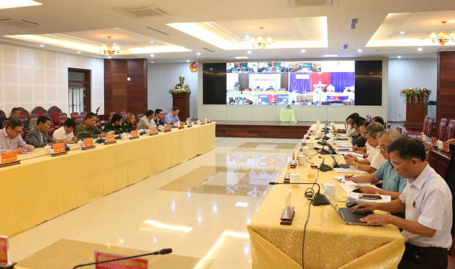 Lãnh đạo các địa phương ở các điểm cầu trực tuyến đã nêu nhiều khó khăn, vướng mắc trong triển khai thực hiện. Ảnh: Quang Tấn Lãnh đạo các địa phương ở các điểm cầu trực tuyến đã nêu nhiều khó khăn, vướng mắc trong triển khai thực hiện. Ảnh: Quang Tấn