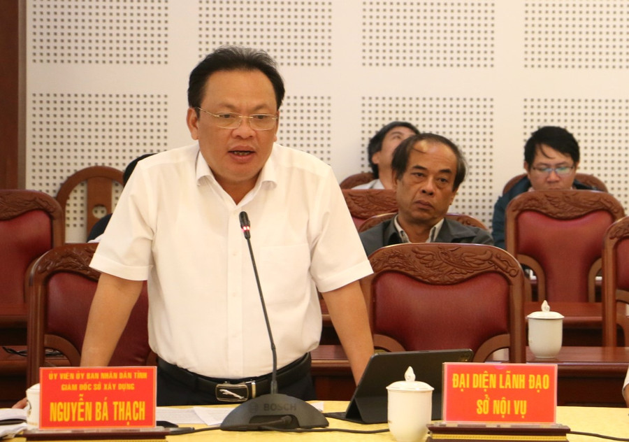 Ông Nguyễn Bá Thạch-Giám đốc Sở Xây dựng nêu một số giải pháp tháo gỡ nhằm đẩy nhanh tiến độ thực hiện, giải ngân vốn đầu tư công. Ảnh: Quang Tấn Ông Nguyễn Bá Thạch-Giám đốc Sở Xây dựng nêu một số giải pháp tháo gỡ nhằm đẩy nhanh tiến độ thực hiện, giải ngân vốn đầu tư công. Ảnh: Quang Tấn