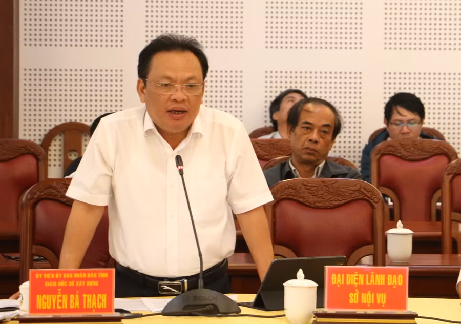 Ông Nguyễn Bá Thạch-Giám đốc Sở Xây dựng nêu một số giải pháp tháo gỡ nhằm đẩy nhanh tiến độ thực hiện, giải ngân vốn đầu tư công. Ảnh: Quang Tấn