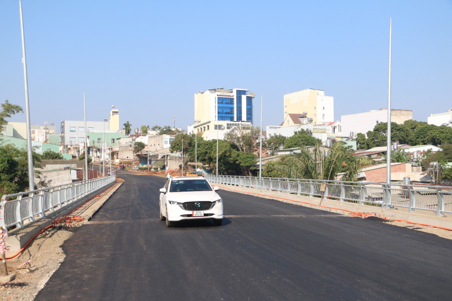 Dự án đường Quyết Tiến nối dài chính thức thông xe trước thềm năm mới Giáp Thìn 2024. Ảnh: Quang Tấn