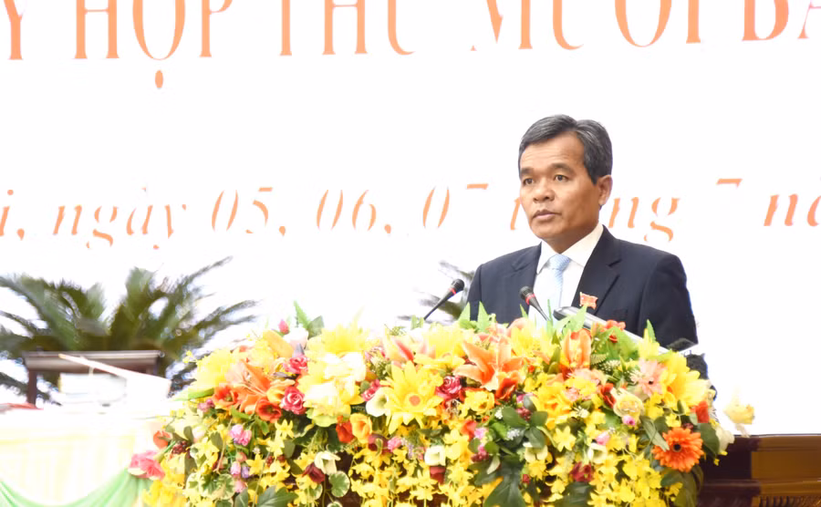 Ủy viên Ban Chấp hành Trung ương Đảng, Bí thư Tỉnh ủy, Chủ tịch HĐND tỉnh Hồ Văn Niên phát biểu bế mạc kỳ họp. Ảnh: Đức Thụy