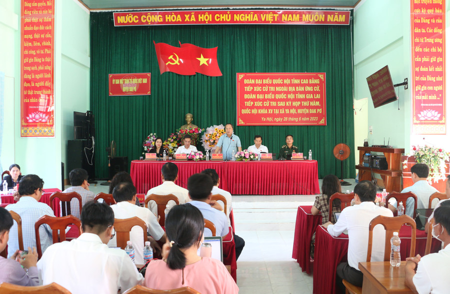 Quang cảnh buổi tiếp xúc. Ảnh: Quang Tấn